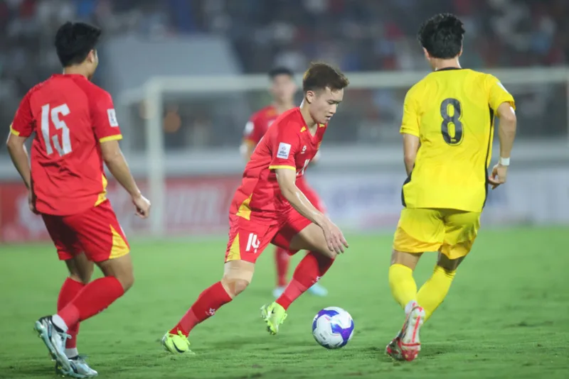 Mỗi vị trí trong đội hình 11 người đều liên kết với nhau để duy trì cân bằng giữa phòng ngự, kiểm soát bóng và tấn công.