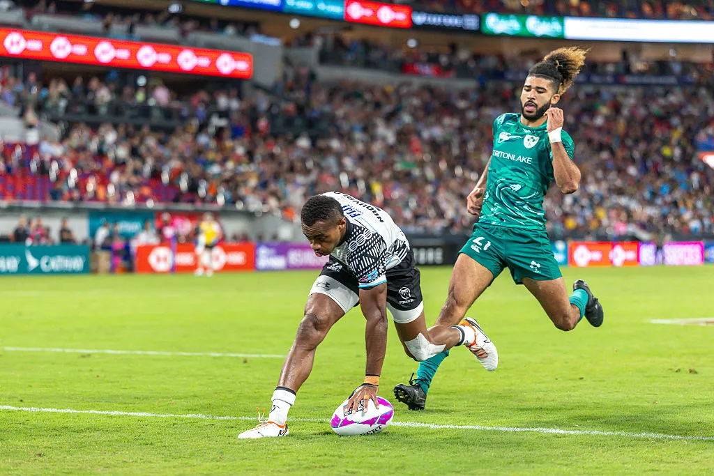 Rugby có nhiều cách ghi điểm như try, conversion, penalty kick và drop goal