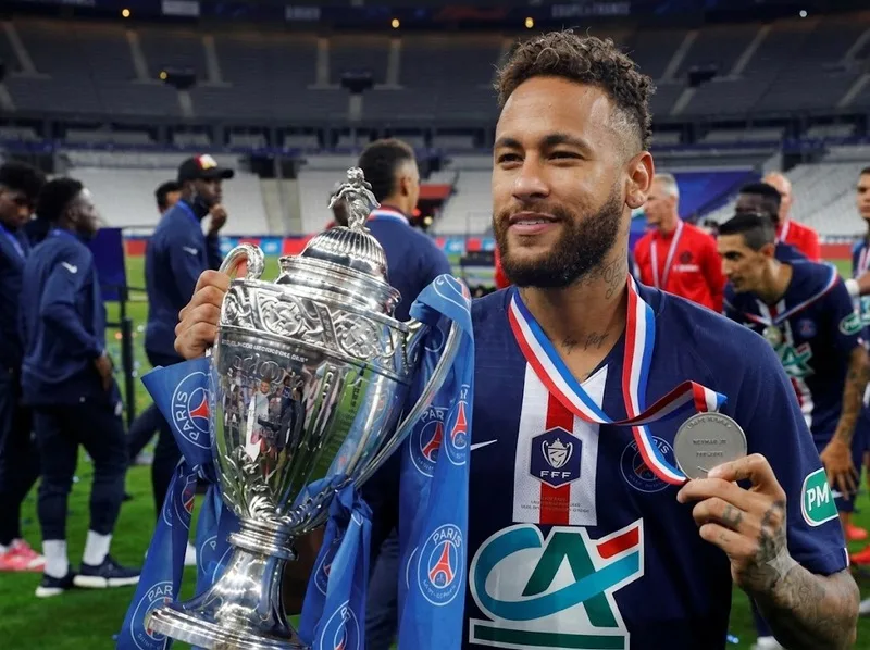 Neymar giành được nhiều danh hiệu trong thời gian khoác áo Barca và PSG.
